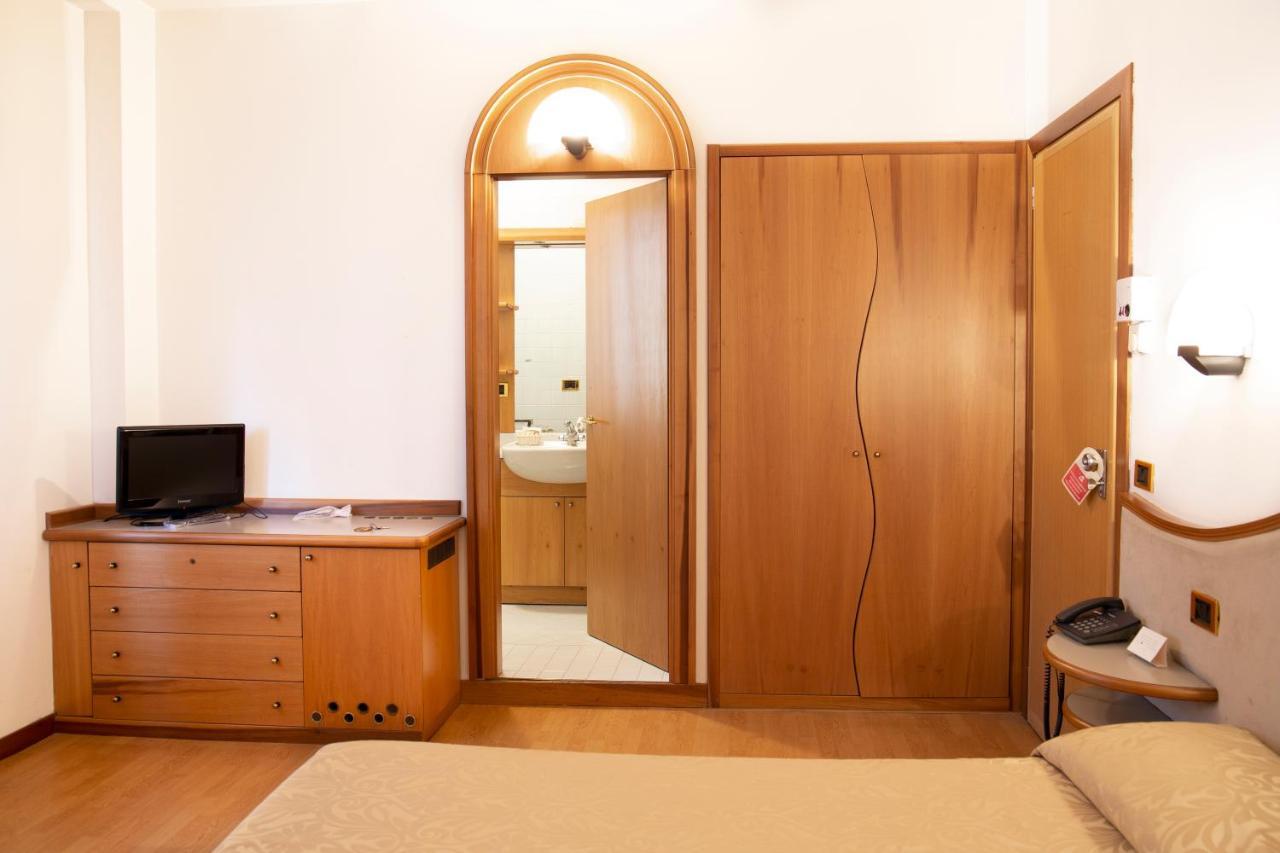 Albergo Milano Boario Terme Exteriér fotografie