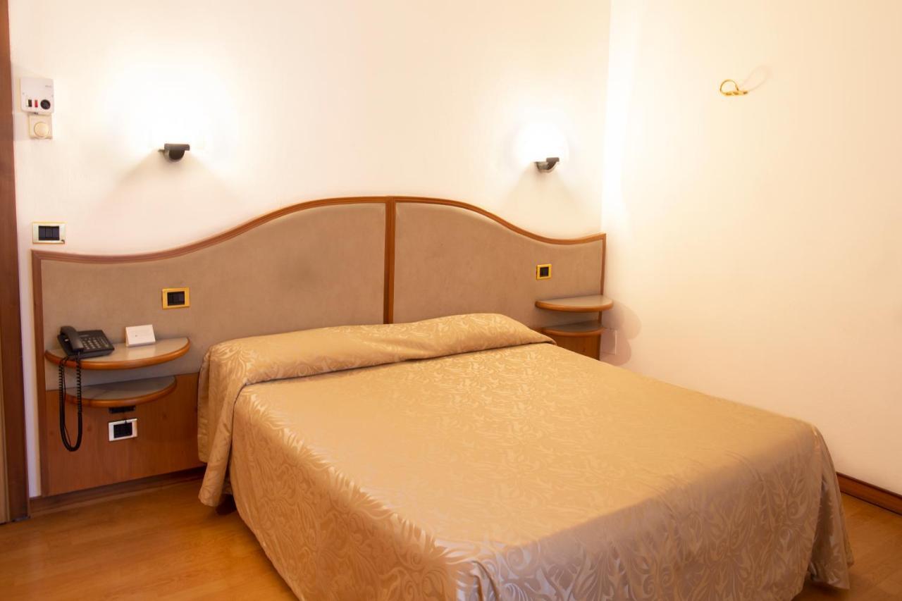 Albergo Milano Boario Terme Exteriér fotografie
