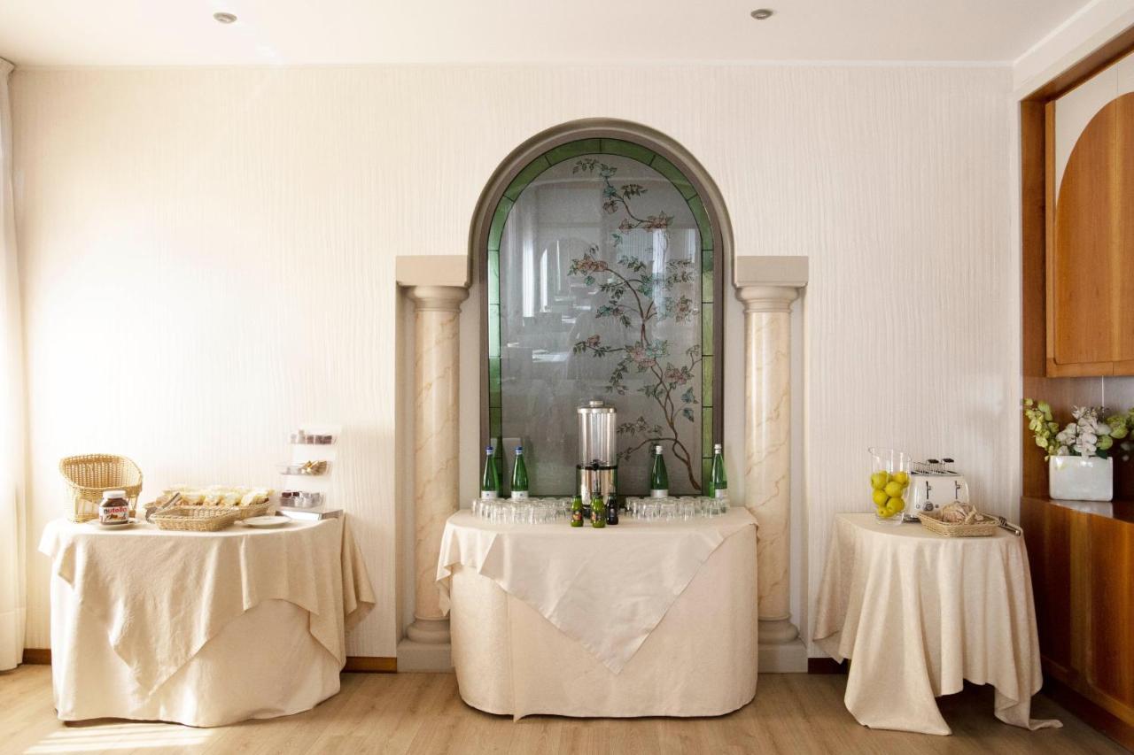 Albergo Milano Boario Terme Exteriér fotografie