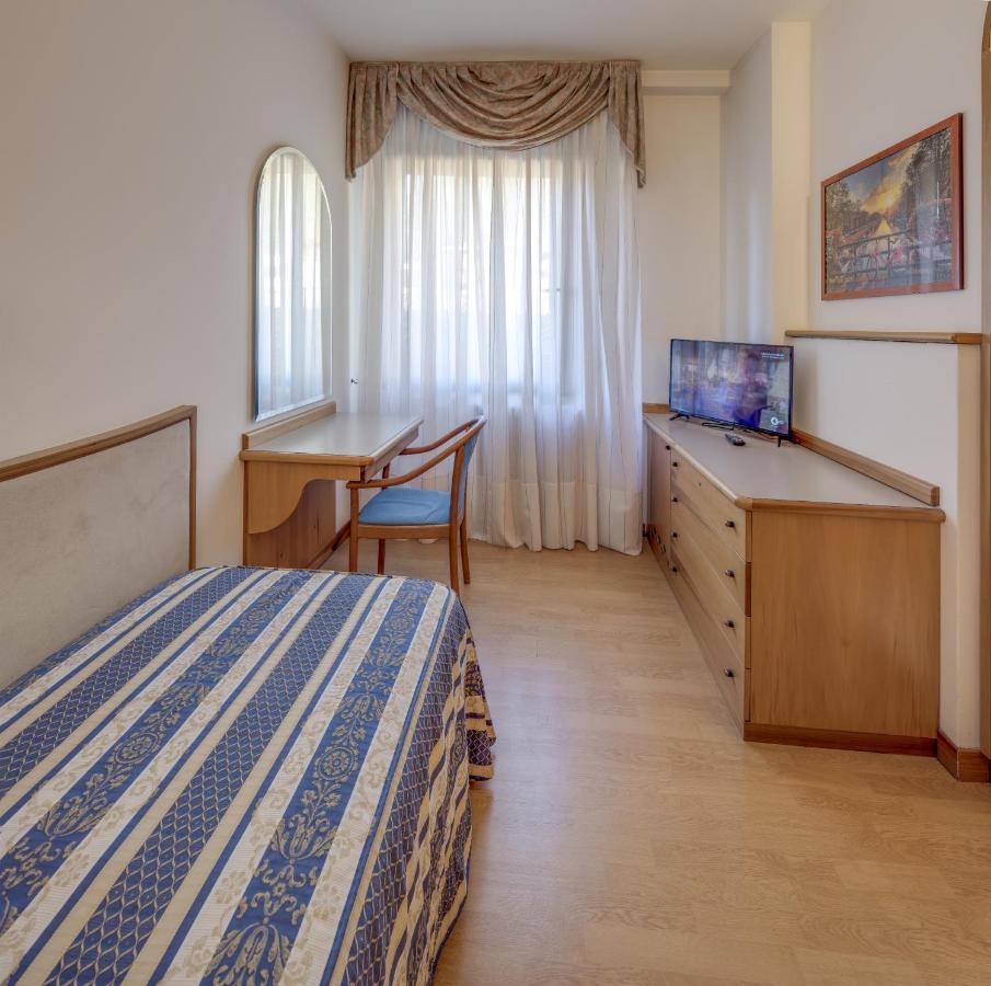 Albergo Milano Boario Terme Exteriér fotografie