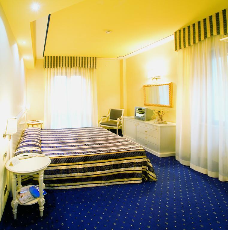 Albergo Milano Boario Terme Pokoj fotografie