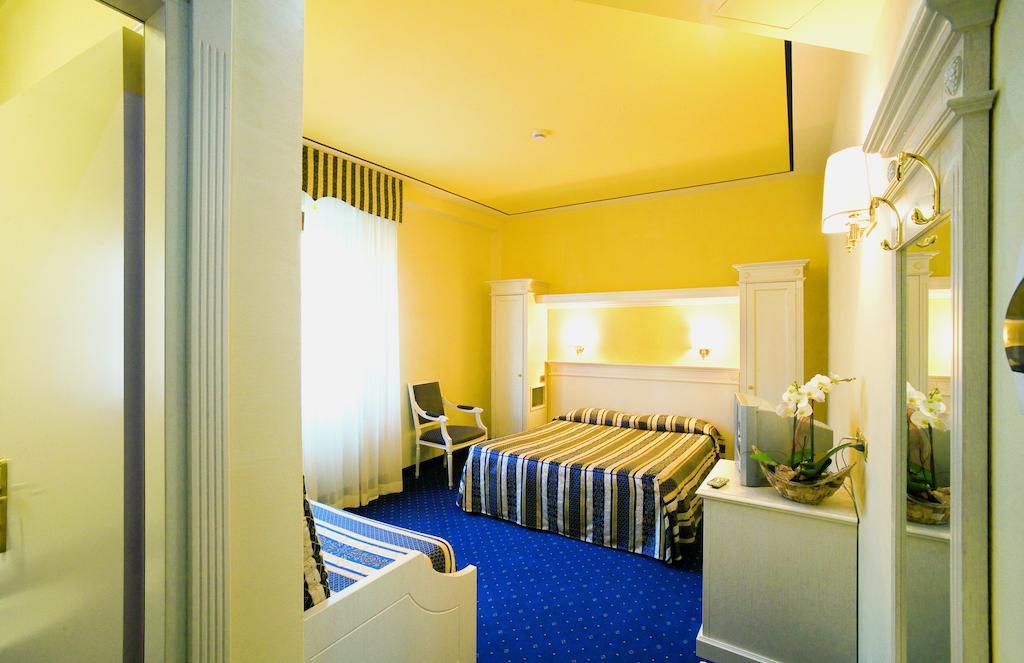 Albergo Milano Boario Terme Pokoj fotografie